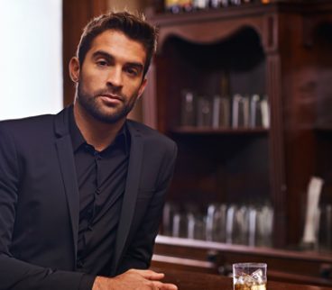 men-at-bar-368x322-1